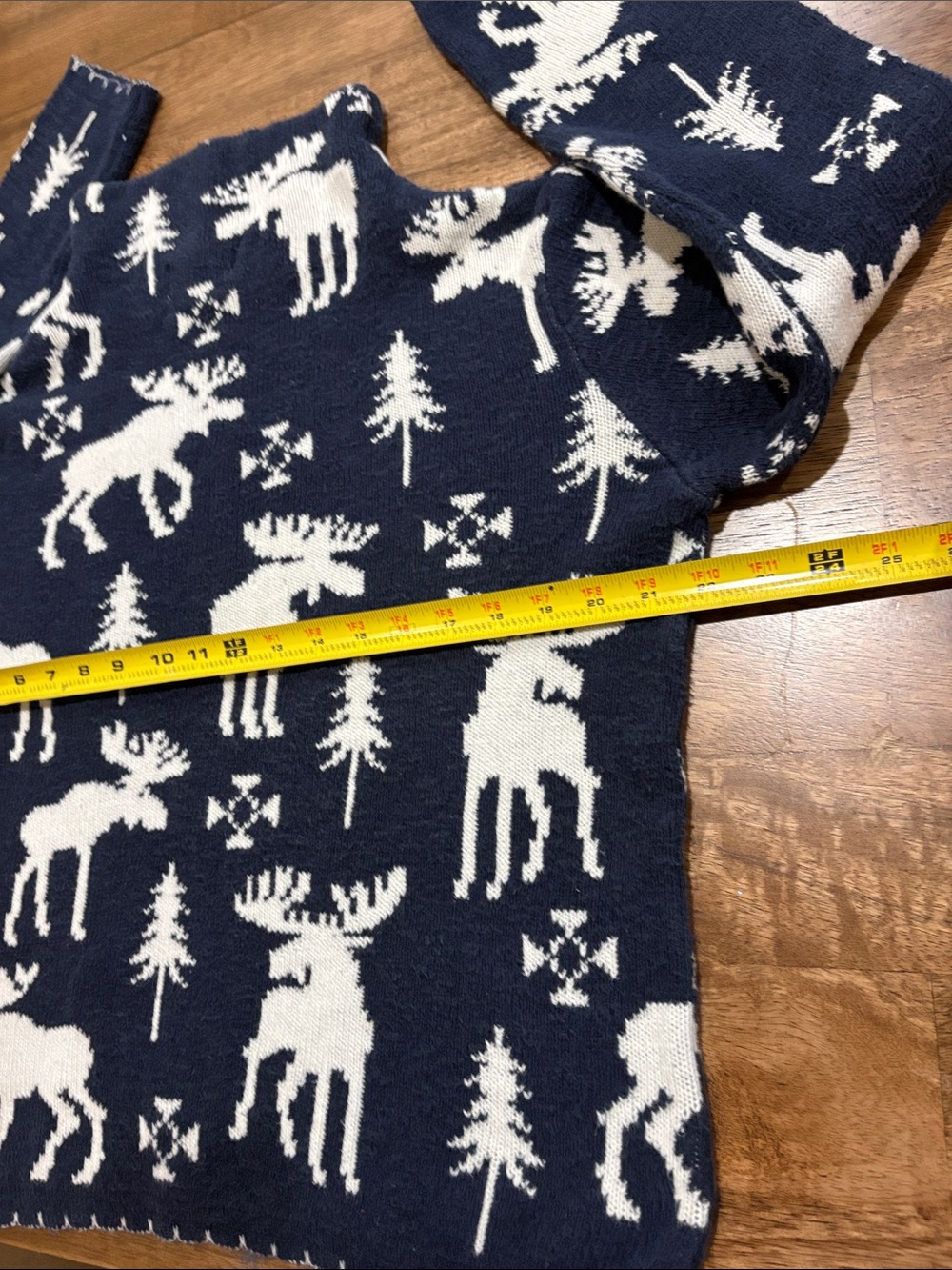 Urban Quest blue & white moose pattern cotton sweater, size Medium - Picture 7 of 8